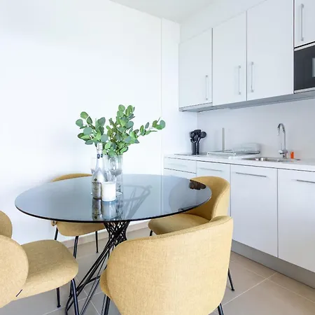 Intempo By Holuxe - 225 - 22nd Floor 아파트 베니돔